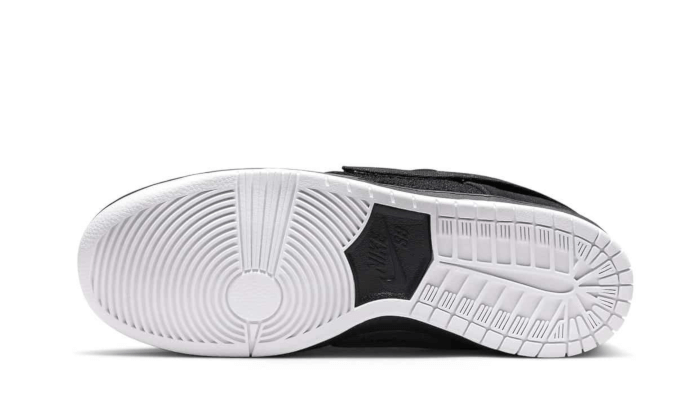 NikeSBDunkLowGnarhuntersBlack2_800x