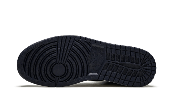 Wethenew-Sneakers-France-Air-Jordan-1-Retro-High-UNC-2019-4_d290ee91-c1b6-4d69-97c5-cc7d86c9a133_800x