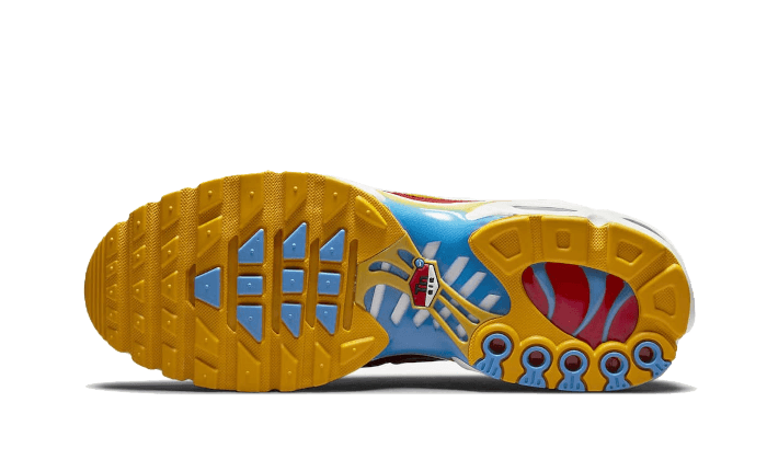 nike-air-max-plus-se-running-club-university-blue-DC9332-600-wethenew-1_3_800x