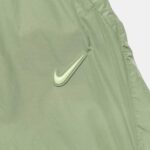 nike-nocta-woven-track-pant-oil-green-1_1160x_93a3004c-0dcd-4c7e-804e-73e04486e8d1-1-600×600-1
