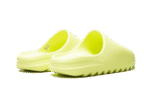 yeezy-slide-glow-green-866001_6d1e1c70-eb03-4b1b-b313-b3ae186d5323_800x
