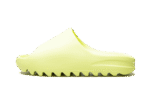 yeezy-slide-glow-green-866001_6d1e1c70-eb03-4b1b-b313-b3ae186d5323_800x