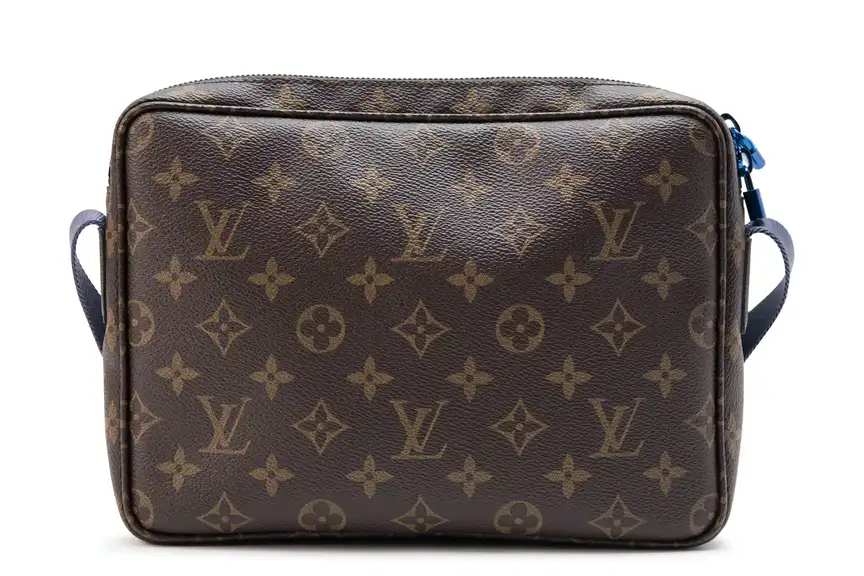Louis-Vuitton-Messenger-Monogram-Outdoor-PM-Brown-Blue-Studio-2