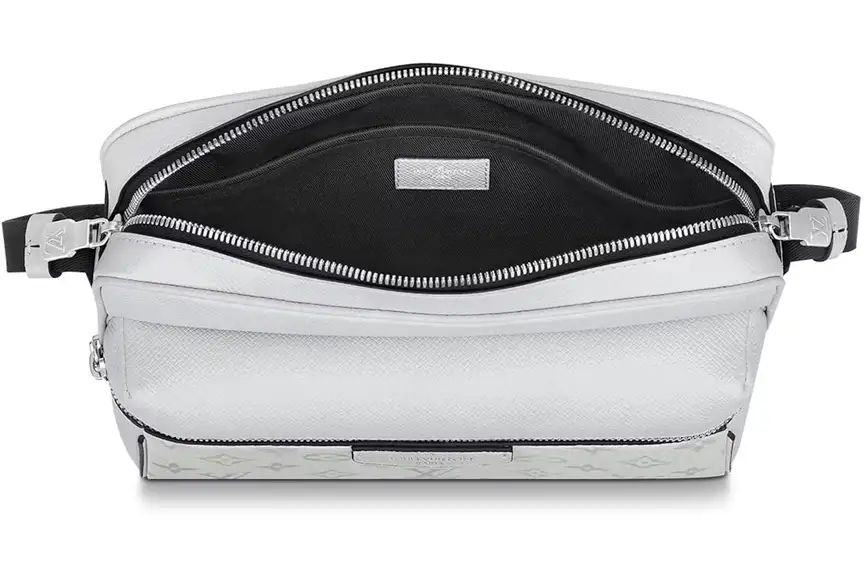 Louis-Vuitton-Outdoor-Messenger-Monogram-Antarctica-Taiga-White-3