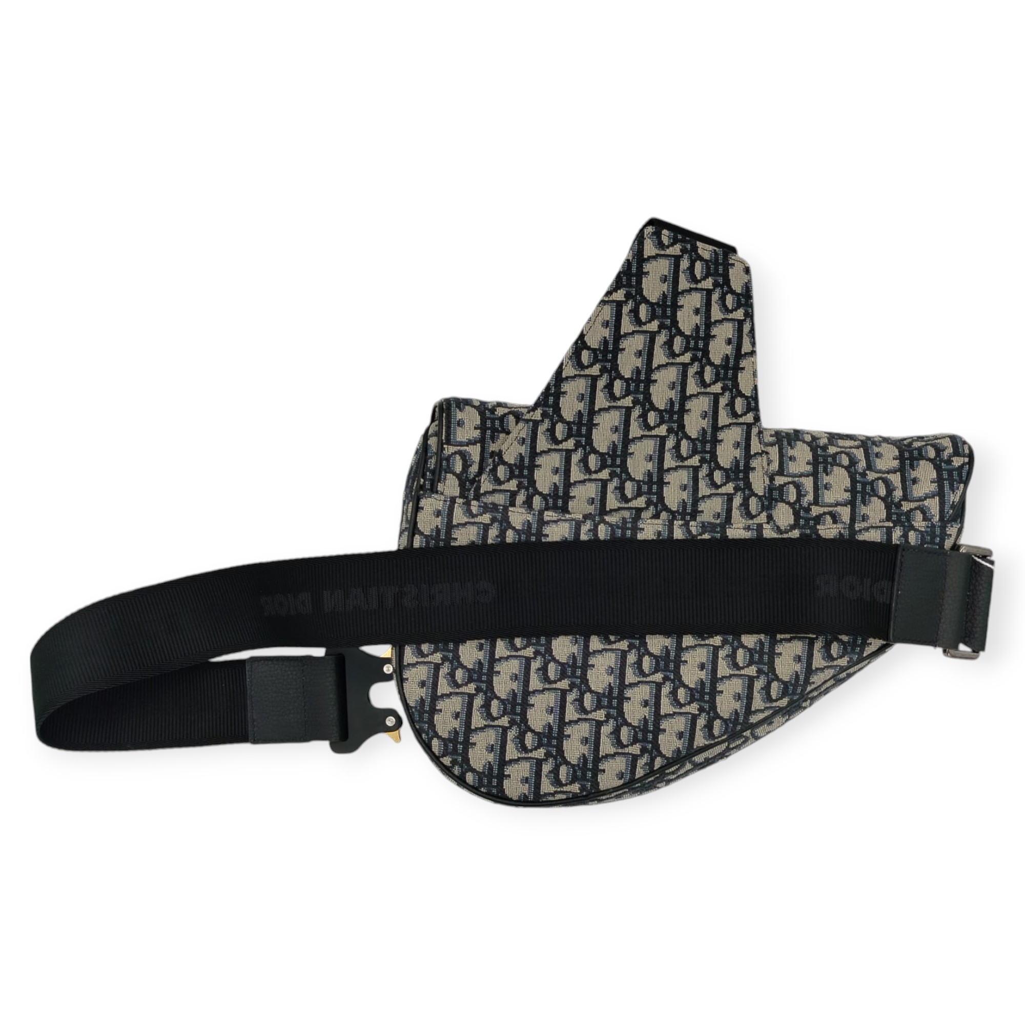 brand_on_store_76592608_04